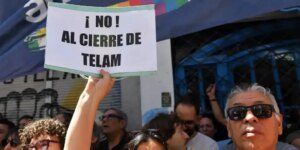 El Gobierno argentino suspende la agencia de noticias Télam y la policía prohíbe la entrada