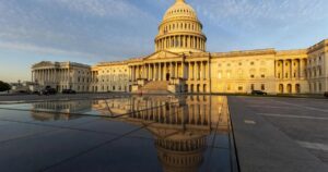 El Senado de EEUU consigue un acuerdo de último minuto para evitar el cierre parcial del Gobierno