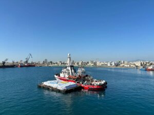 El barco espaol 'Open Arms' parte de Chipre con comida del chef Jos Andrs para abrir un corredor humanitario martimo en Gaza