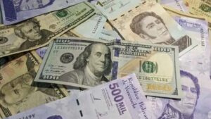 El bolívar ganó terreno frente al dólar en el primer trimestre de 2024