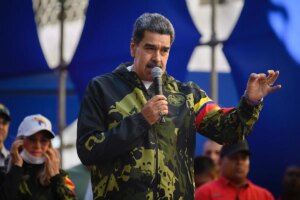 El chavismo proclama candidato a Maduro mientras inhabilita partidos y dirigentes opositores