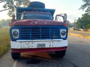 El chofer de un camión volteo arrolló y mató al liceísta en la carretera San Pedro-Lagunillas: Está identificado