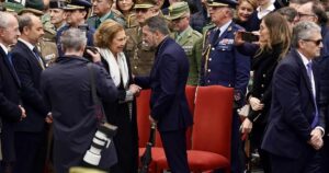 El emocionante abrazo de la reina Sofía con Antonio Banderas en la Semana Santa de Málaga