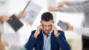 El hábito que trae dolor de cabeza, afecta la memoria y acelera el envejecimiento