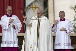 El papa Francisco alerta de los "vientos de guerra" que soplan "cada vez ms fuerte" sobre Europa en su mensaje de Pascua