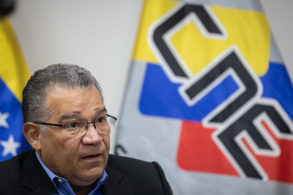 Enrique Márquez se postuló con la tarjeta del Movimiento Centrados