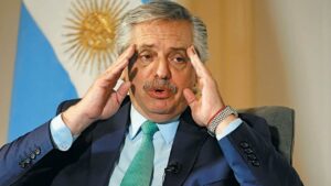 Escándalo de los seguros en Argentina: la Justicia pidió los registros migratorios de Alberto Fernández y del broker involucrado - AlbertoNews