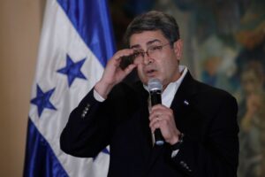 Expresidente de Honduras es declarado culpable de tres cargos por narcotráfico