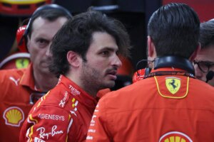F1: Carlos Sainz ser operado de apendicitis y no correr en Jeddah