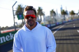 F1: El futuro de Alonso, en el laberinto de Mercedes y Red Bull