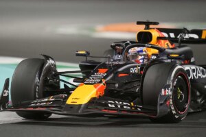 F1: Verstappen lidera el doblete de Red Bull y Alonso cumple con un quinto en Jeddah