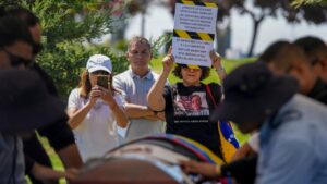 Familiares de exmilitar venezolano secuestrado y asesinado en Chile lo despiden en sepelio íntimo