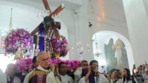 Feligresía acompañó al Nazareno en procesión interna de la Basílica de Santa Teresa