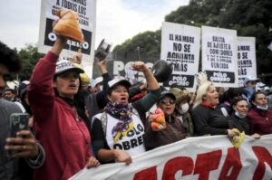 Feministas argentinas se unen contra el hambre y los ataques del gobierno de Milei