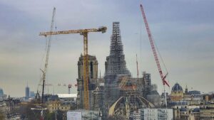 Trabajos de reconstrucción de la catedral de Notre-Dame de París