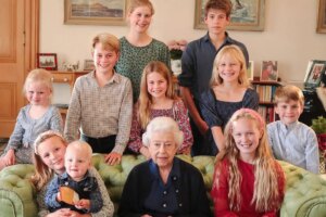 Getty Images afirma que una foto de Isabel II con sus nietos distribuida por la Casa Real fue "mejorada digitalmente en origen"