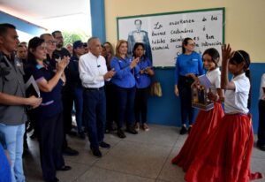 Gobernador Rosales incorporó la UEE «Amelia Ríos» de los Haticos al Plan Manos a la Escuela