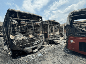 Gobierno investiga incendio en empresa de transporte como "sabotaje"