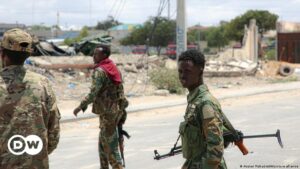 Grupo islamista Al Shabab ataca hotel en capital somalí – DW – 14/03/2024
