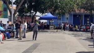 Guayaneses resisten calamidades en jornada de Registro Electoral