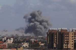 Guerra Israel - Hamás | Directo: Los hutíes atacan con misiles la ciudad israelí de Eilat y un buque de EEUU