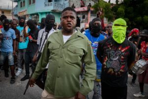 Hedor a muerte, tiroteos, saqueos y más secuestros en una nueva jornada en Haití - AlbertoNews