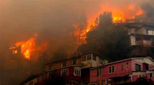 Incendios en Chile dejan dos fallecidos y viviendas quemadas