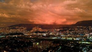 Indignación por pareja que fue captada teniendo relaciones en una terraza de Medellín