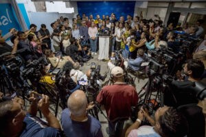Instituto Iberoamericano de Derecho Constitucional condena persecución a opositores en Venezuela - AlbertoNews