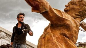 Juan Cobos, el escultor santandereano que ha hecho monumentos nacionales einternacional
