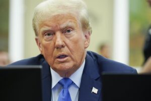 Juez en Georgia retiró seis cargos contra Donald Trump por “carencia de detalles”