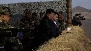 Kim Jong supervisa ejercicios militares para la guerra