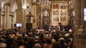 La Catedral de Valencia acoge la misa funeral por las diez vícitmas mortales del incendio de Campanar