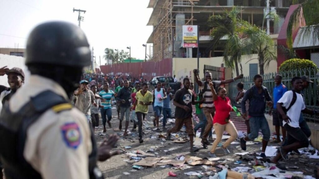 La tensión vuelve a Haití con ataques, saqueos e incendios tras días de aparente calma
