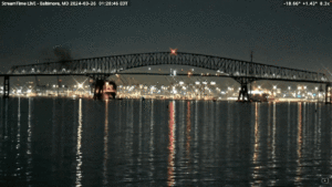 La transmisión en vivo de YouTube captura el momento en que un puente clave se derrumba en Baltimore
