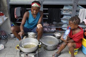 La violencia azota la frágil economía de Haití y causa escasez de alimentos y agua
