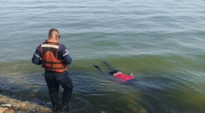 Localizan cuerpo de una joven en aguas del Lago en Isla Dorada