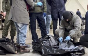 Los investigadores hallan armas tras el atentado yihadista en Moscú