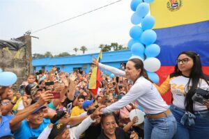 Machado advierte de presión migratoria si Maduro se impone por la fuerza