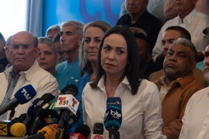Machado "presenta prohibición para ejercer cargos" públicos, dice CNE
