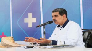 Maduro acusa a Leopoldo López y Álvaro Uribe de "conspirar" contra las presidenciales
