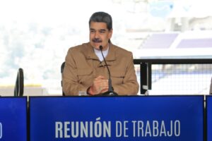 Maduro afirmó que hay que "dejarse mandar" por el pueblo y no por los "apellidos"