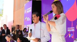 Maduro entrega 33 mil créditos a mujeres emprendedoras
