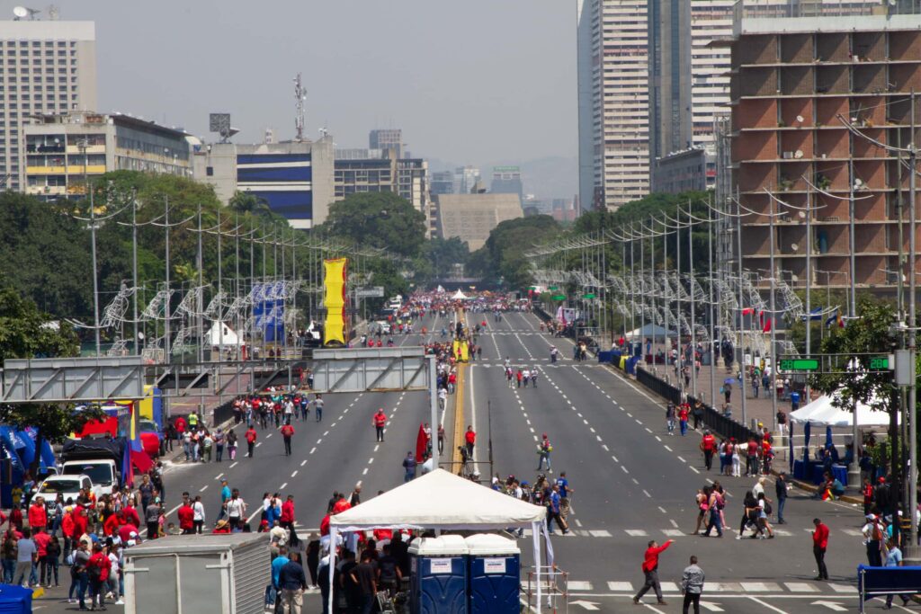 Maduro formaliza su candidatura con calles vacías y caos vehicular