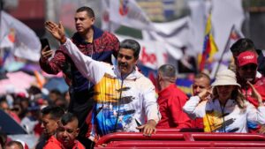 Maduro inscribe candidatura. Arrestan a 3 con explosivos en acto electoral. Y más