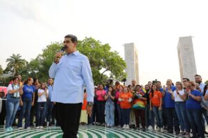Maduro insiste en que la oposición prevé "llenar de violencia Venezuela de cara a elecciones"