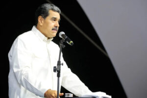 Maduro ordena eliminar impuestos a las iglesias evangélicas