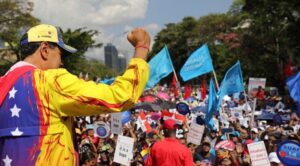 Maduro recibe marcha en Caracas: "Que lo sepan en Washington, apenas estamos calentando"