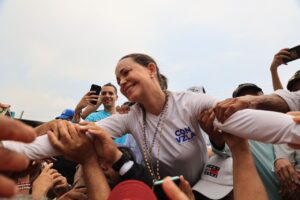 María Corina Machado debe trascender candidatura y asumir liderazgo opositor, señala Margarita López Maya