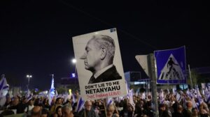 Más de 100 000 manifestantes piden la dimisión de Netanyahu en Jerusalén en la mayor movilización desde el 7-O
